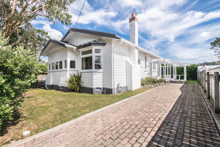 Photo of property in 14 Petherick Crescent, Johnsonville, Wellington, 6037