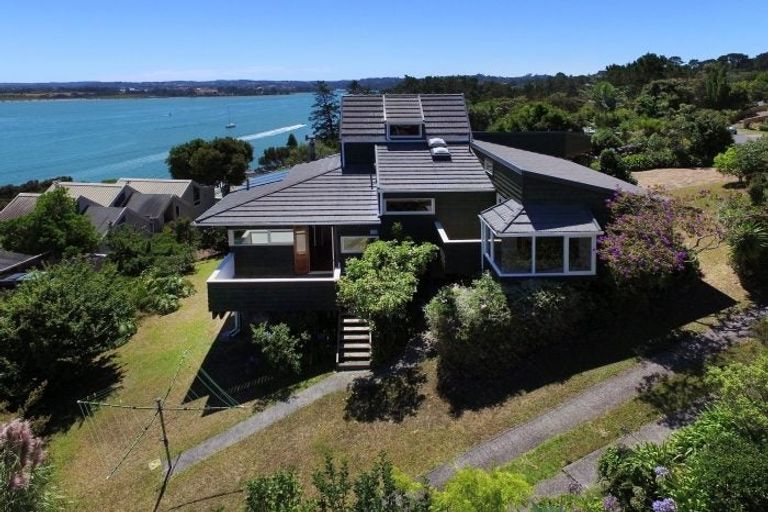 Photo of property in 32 Brigantine Drive, Beach Haven, Auckland, 0626