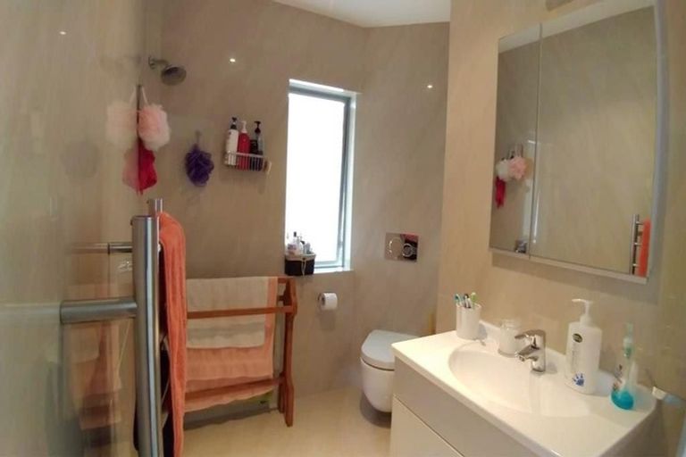 Photo of property in 1/12 Speedy Crescent, Hillcrest, Auckland, 0627