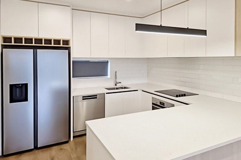 Photo of property in 10 Kuaha Road, Massey, Auckland, 0614