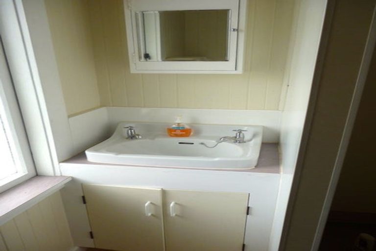 Photo of property in 44 Pirie Street, Mount Victoria, Wellington, 6011