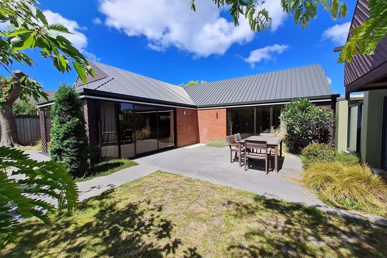 Photo of property in 4 Regalwood Close, Parklands, Christchurch, 8083