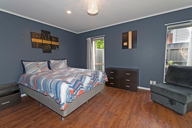 Photo of property in 3 Neta Grove, Henderson, Auckland, 0612