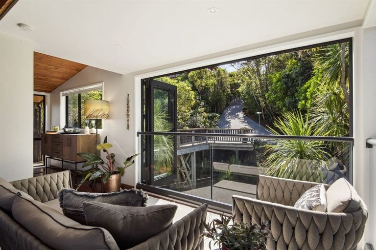 Photo of property in 17b Rangitoto Terrace, Milford, Auckland, 0620