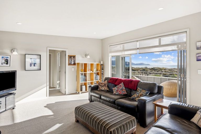 Photo of property in 33 Marram Way, Peka Peka, Waikanae, 5391