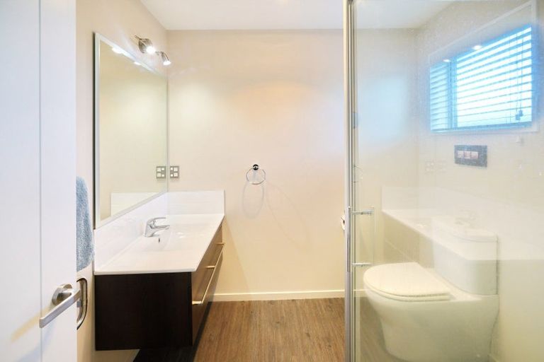 Photo of property in 2/4 Wineberry Avenue, Amberley, 7410