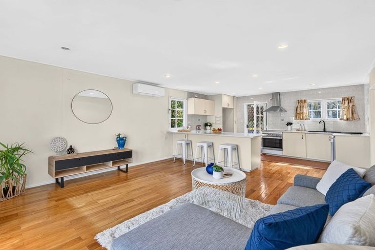 Photo of property in 60 Makora Road, Massey, Auckland, 0614