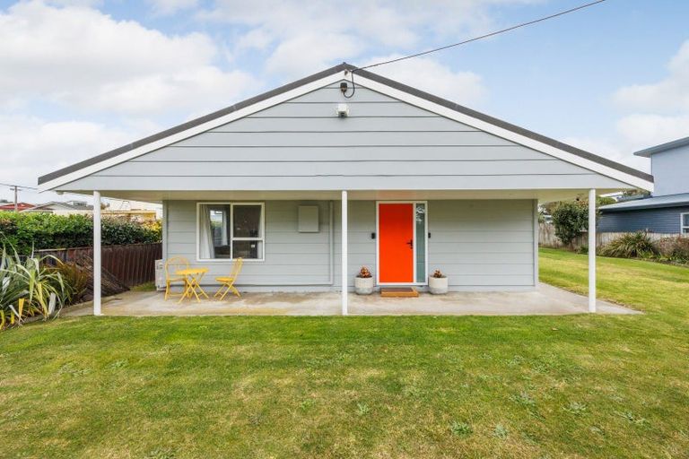 Photo of property in 36 Signal Street, Foxton Beach, Foxton, 4815
