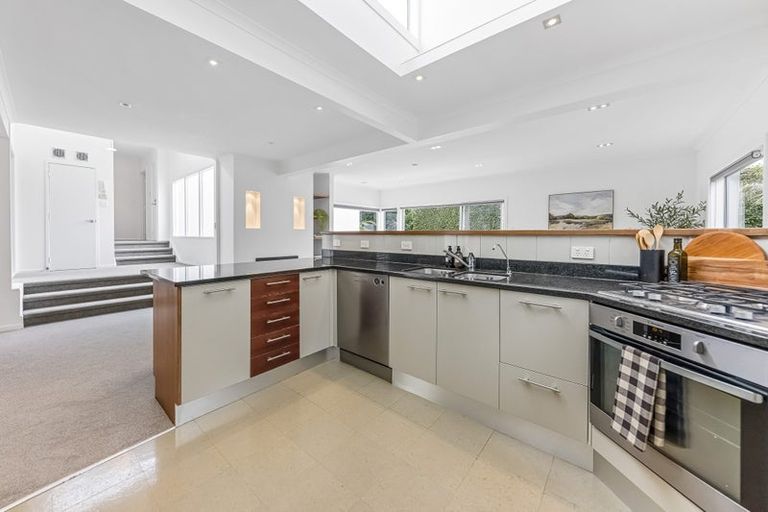 Photo of property in 16 Prestige Place, Castor Bay, Auckland, 0620