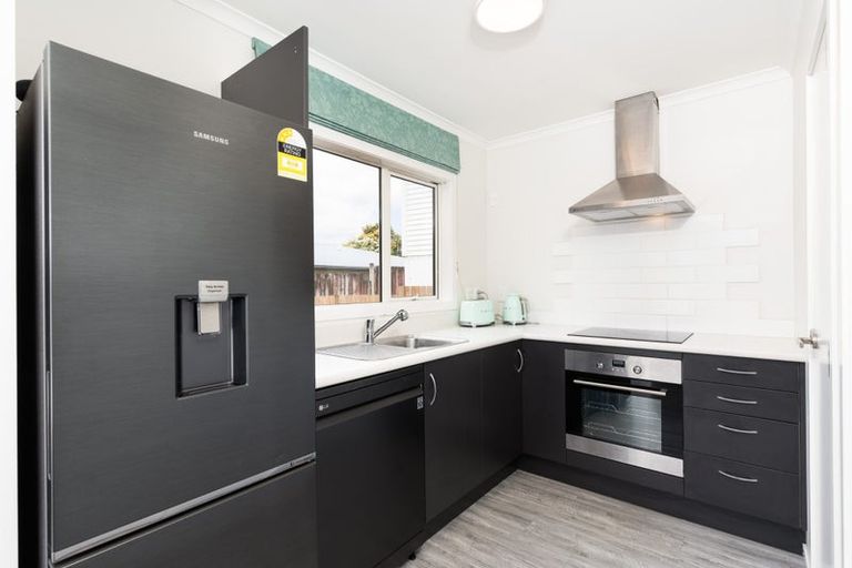 Photo of property in 17a The Drive, Tawa, Wellington, 5028