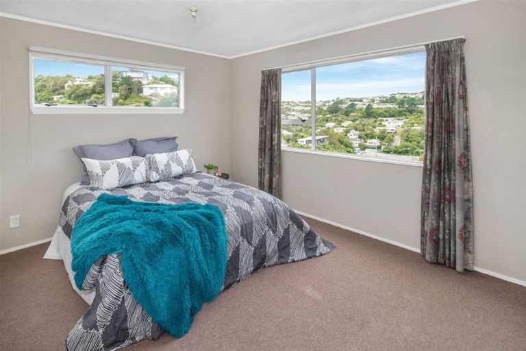 Photo of property in 32a Cheltenham Terrace, Newlands, Wellington, 6037