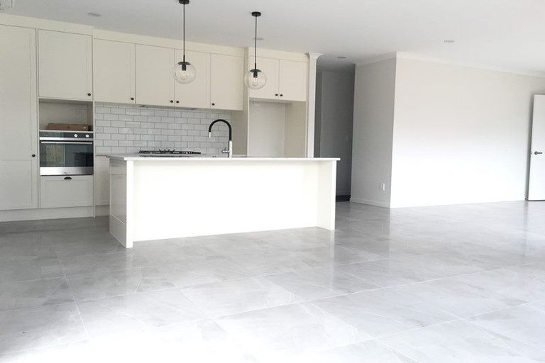 Photo of property in 7 Aporo Drive, Kumeu, 0810