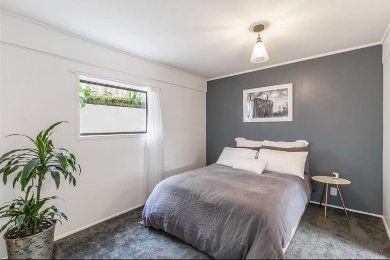 Photo of property in 1/12a Rossmore Terrace, Murrays Bay, Auckland, 0630