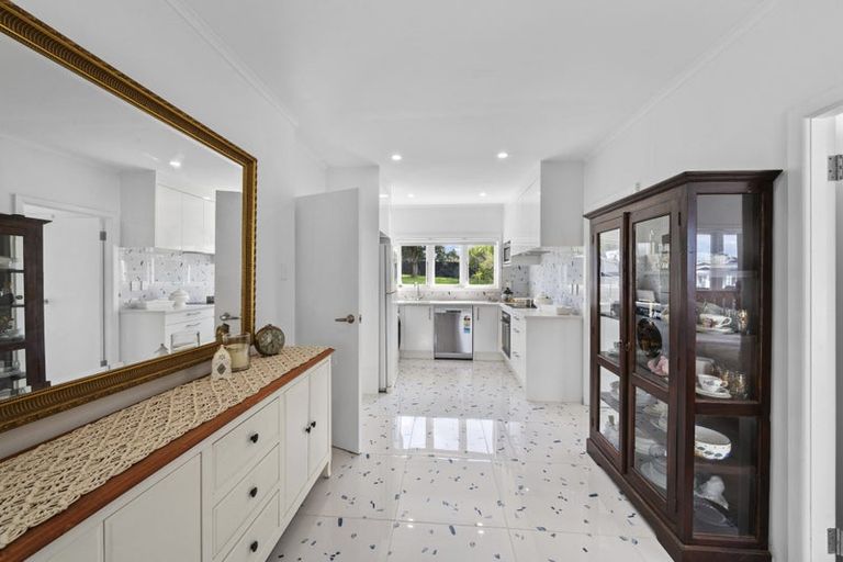 Photo of property in 21 Miller Road, Mangere Bridge, Auckland, 2022