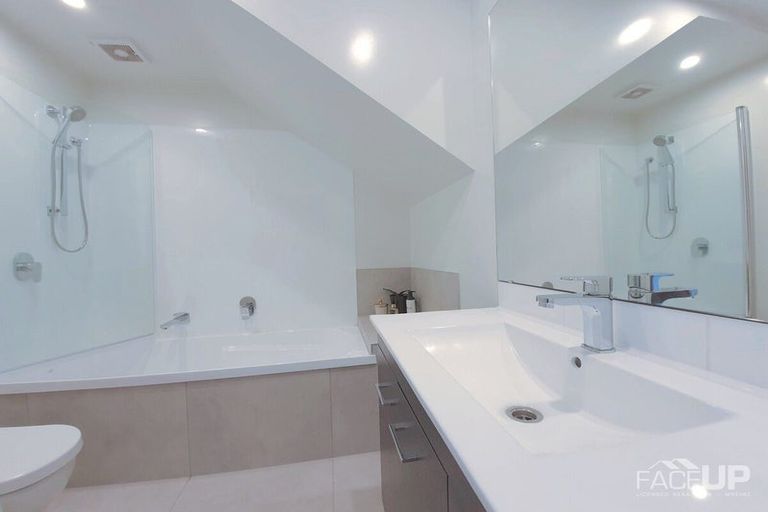 Photo of property in 196 Hobsonville Point Road, Hobsonville, Auckland, 0616