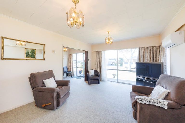 Photo of property in 5 Hollows Crescent, Takaro, Palmerston North, 4412