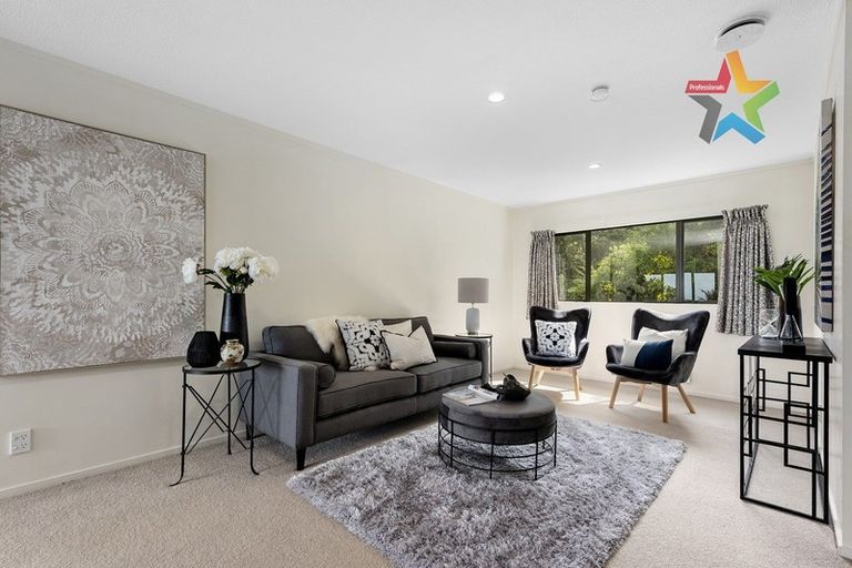 Photo of property in 72 Dowse Drive, Maungaraki, Lower Hutt, 5010