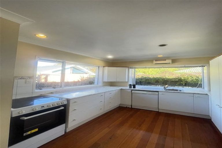 Photo of property in 1/215 Memorial Avenue, Burnside, Christchurch, 8053
