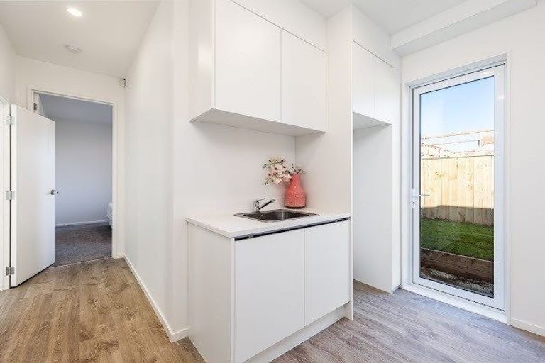 Photo of property in 12 Len Ireland Drive, Kumeu, 0810