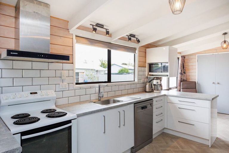 Photo of property in 8 Harding Place, Feilding, 4702