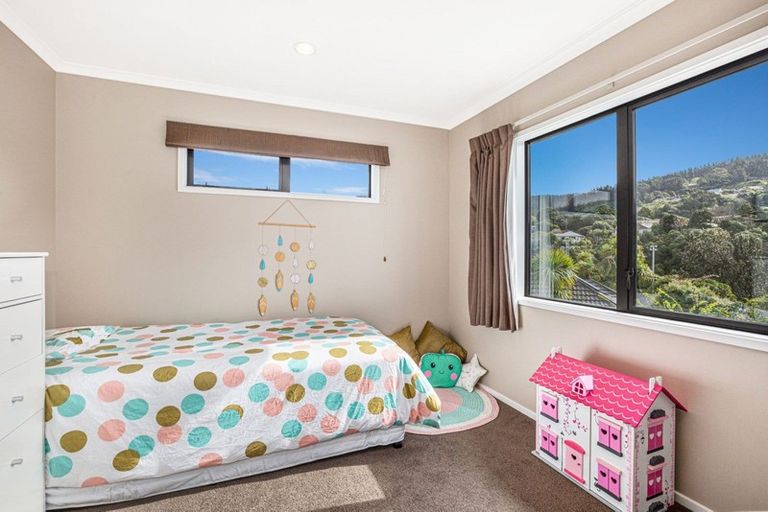 Photo of property in 19b Lyndhurst Road, Tawa, Wellington, 5028