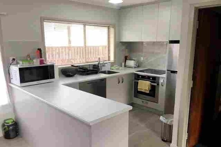 Photo of property in 3/2 Vodanovich Road, Te Atatu South, Auckland, 0610