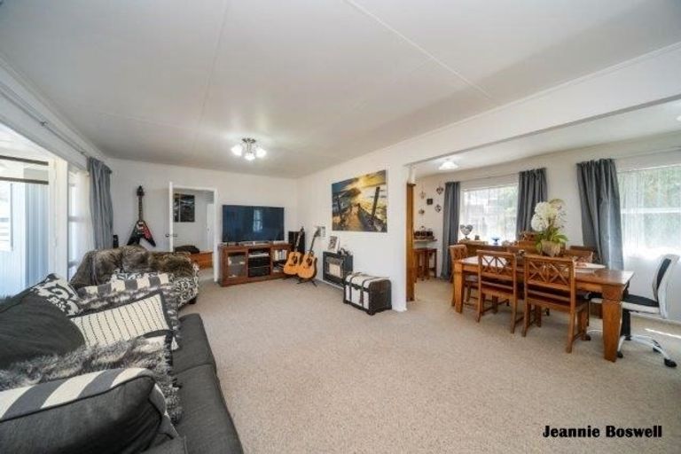 Photo of property in 84 Apollo Parade, Milson, Palmerston North, 4414