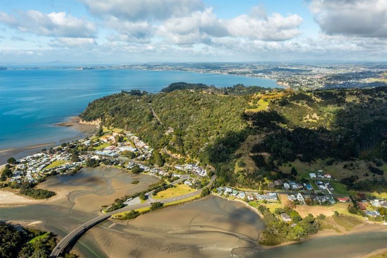 Photo of property in 18 Weranui Road, Waiwera, Orewa, 0994