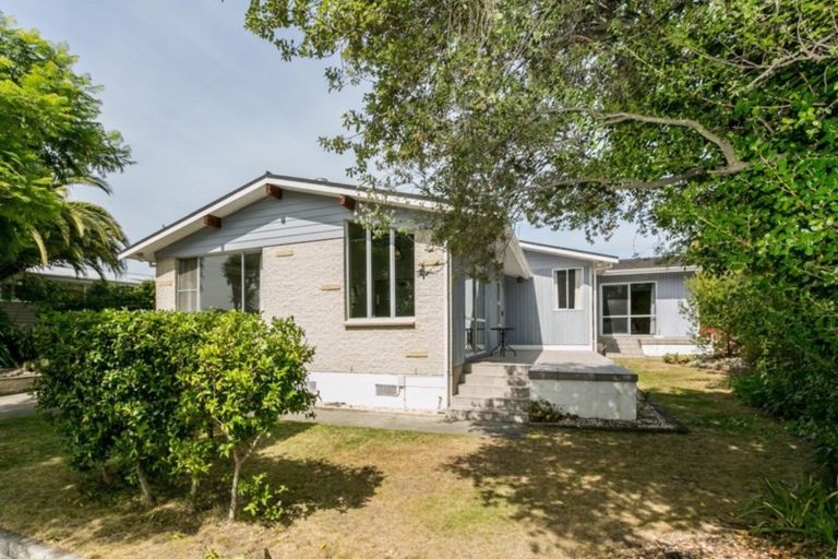 Photo of property in 6 Ashford Place, Havelock North, 4130