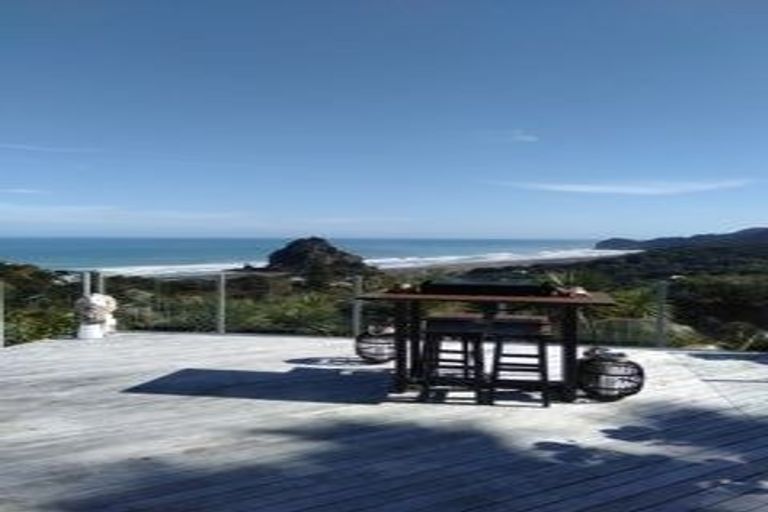 Photo of property in 35 Piha Road, Piha, New Lynn, 0772