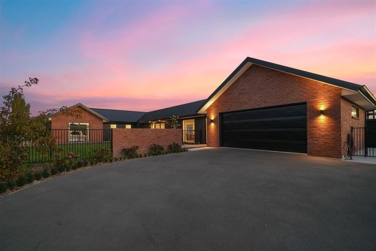 Photo of property in 21 Maurice James Way, Prebbleton, 7604