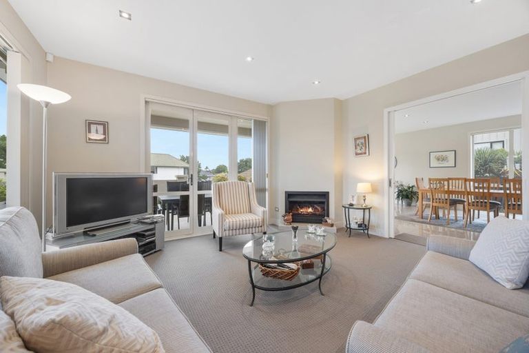 Photo of property in 22 Bluefin Way, West Harbour, Auckland, 0618