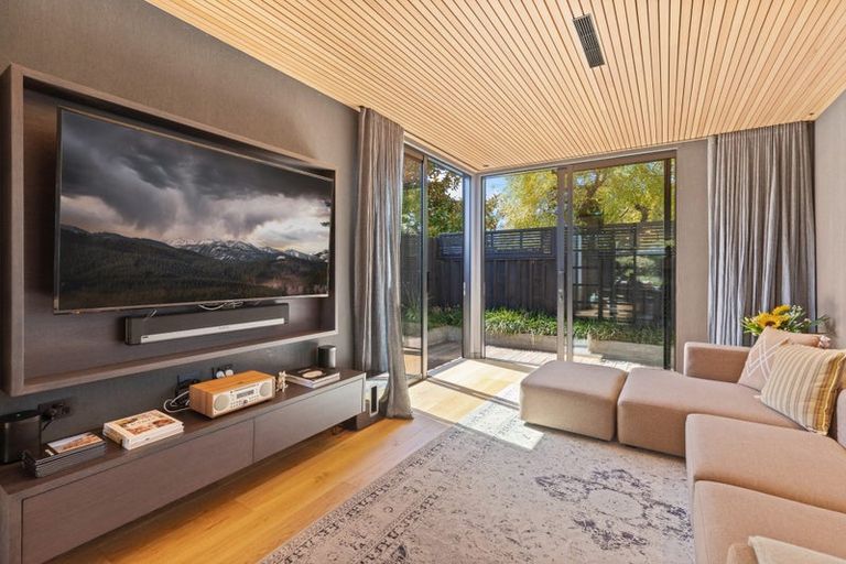 Photo of property in 40 Hewitts Road, Merivale, Christchurch, 8014