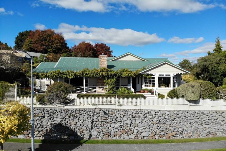 Photo of property in 70 Shepherd Road, Waipahihi, Taupo, 3330