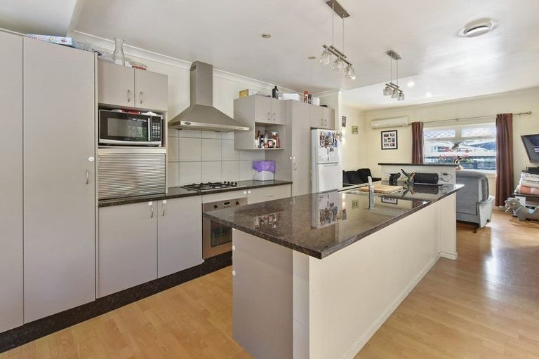 Photo of property in 12a Old Wairoa Road, Papakura, 2110