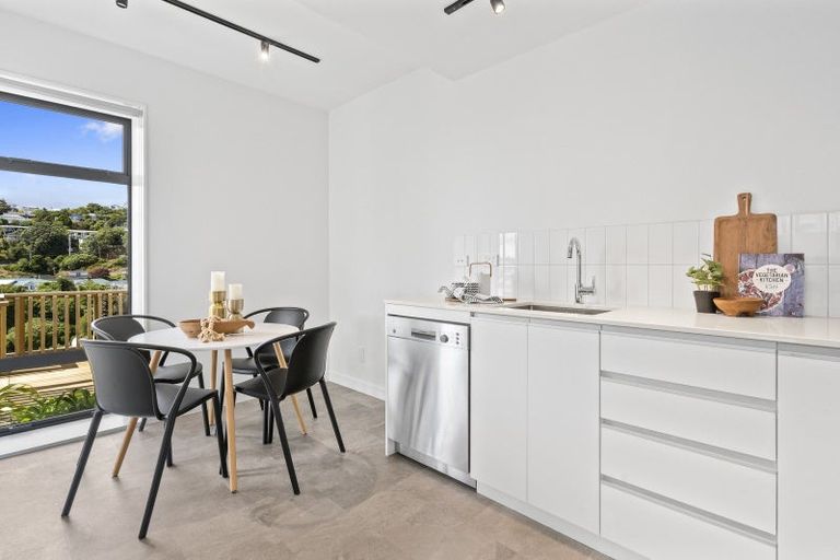 Photo of property in 2/69 Tiketike Way, Brooklyn, Wellington, 6021