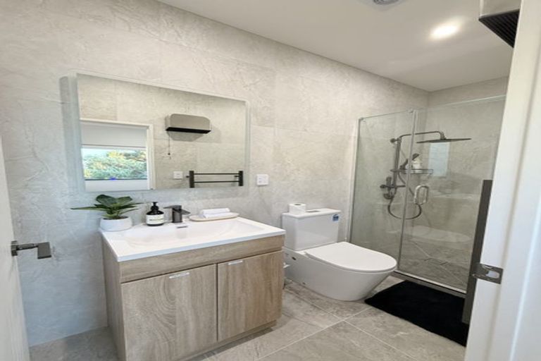 Photo of property in 584e Beach Road, Rothesay Bay, Auckland, 0630
