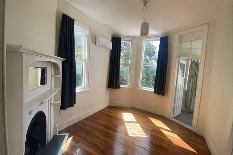 Photo of property in 37 Raroa Road, Kelburn, Wellington, 6012