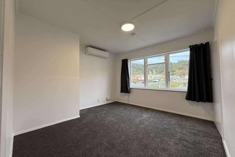 Photo of property in 11 Wainhouse Street, Stokes Valley, Lower Hutt, 5019
