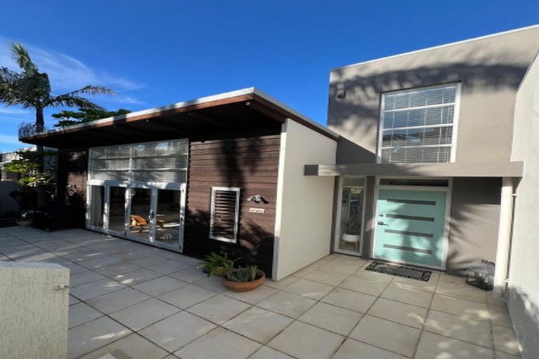 Photo of property in 32f Parr Terrace, Castor Bay, Auckland, 0620