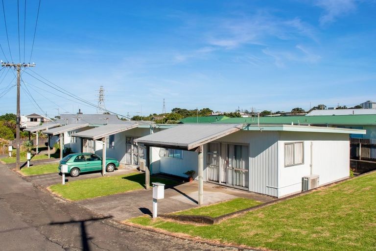 Photo of property in 26 Simons Street, Moturoa, New Plymouth, 4310
