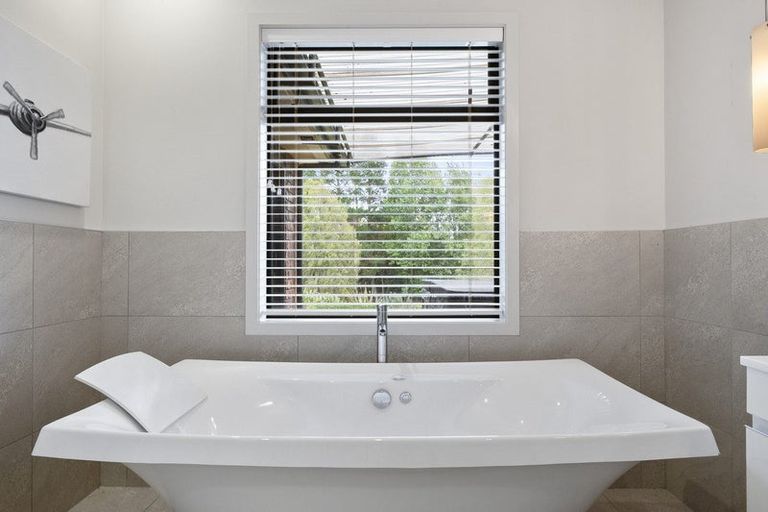 Photo of property in 35 Stonebrook Lane, Kelvin Grove, Palmerston North, 4470