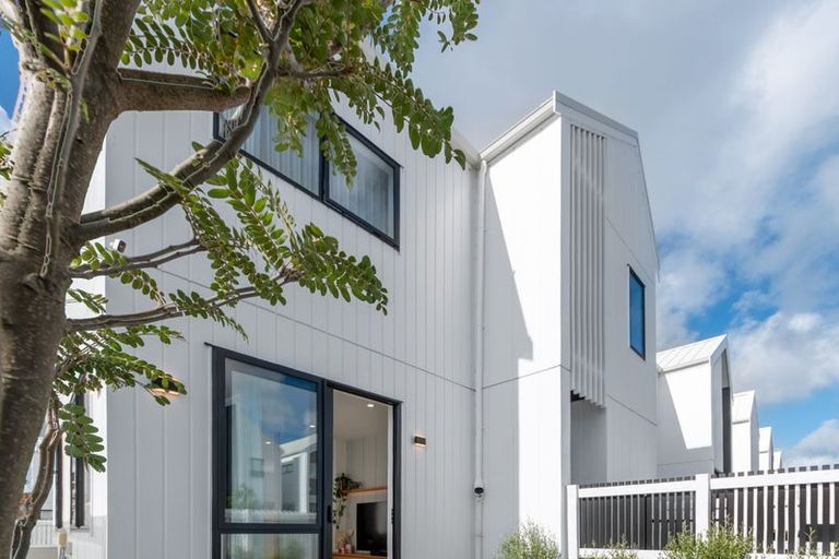 Photo of property in 4 Green Bamboo Road, Hobsonville, Auckland, 0616