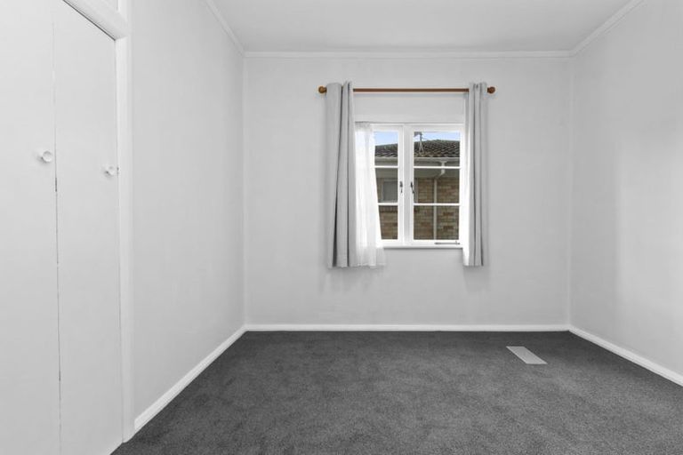 Photo of property in 16 Oxford Street, Fairfield, Hamilton, 3214