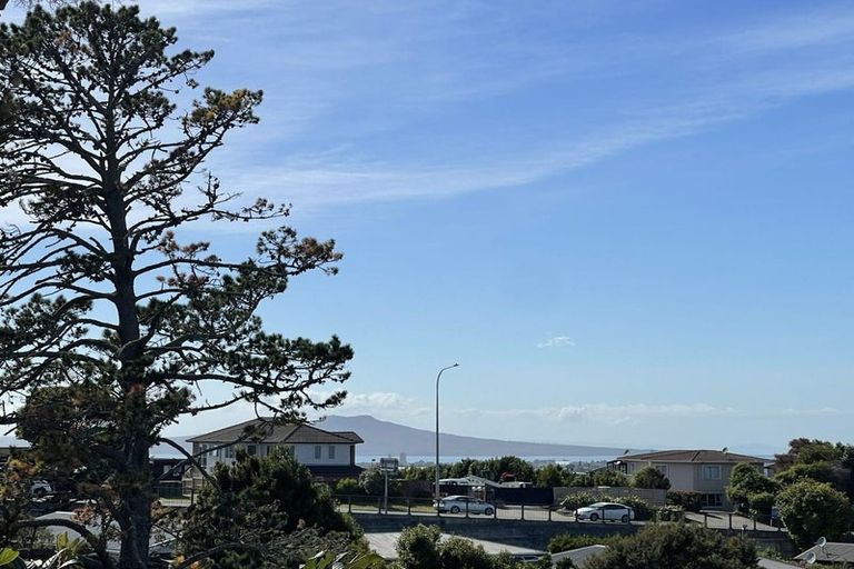 Photo of property in 10 Glendhu Road, Bayview, Auckland, 0629