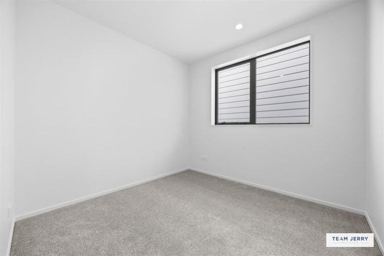 Photo of property in 30 Whare Kauri Road, Papakura, 2110