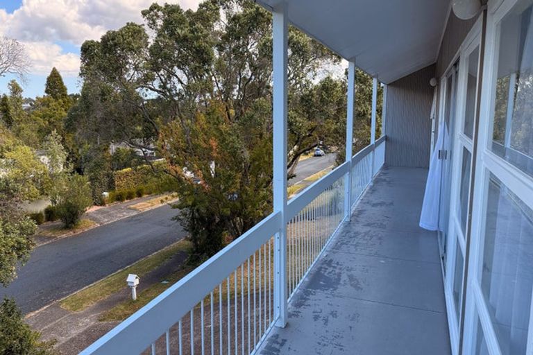 Photo of property in 11 Barlow Place, Chatswood, Auckland, 0626