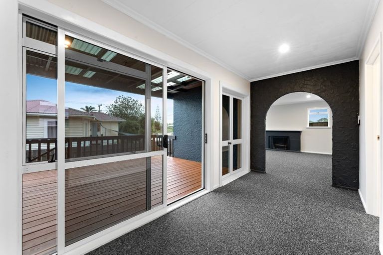 Photo of property in 188 Waimumu Road, Massey, Auckland, 0614