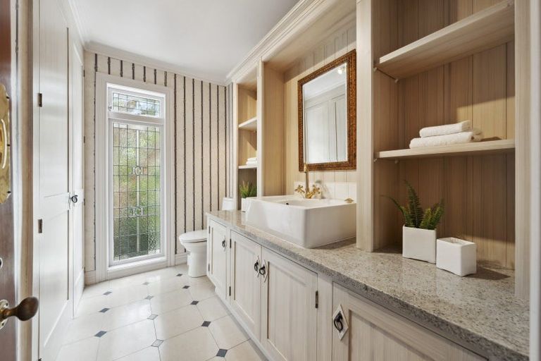 Photo of property in 56 Queen Street, Northcote Point, Auckland, 0627