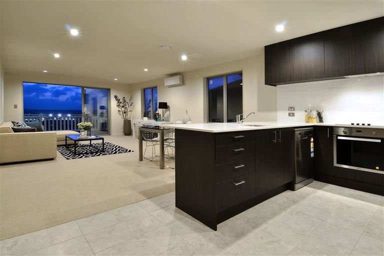 Photo of property in 182 Sunset Road, Unsworth Heights, Auckland, 0632